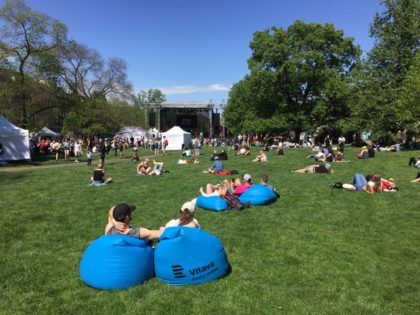 Připomínka uvolněné atmosféry na Open Air 2018 (foto ČRo Vltava)