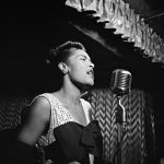 Billie Holiday v únoru 1947 při vystoupení v newyorském Download Clubu (Credit Photo: William P. Gottlieb / Wikimedia, Public Domain)