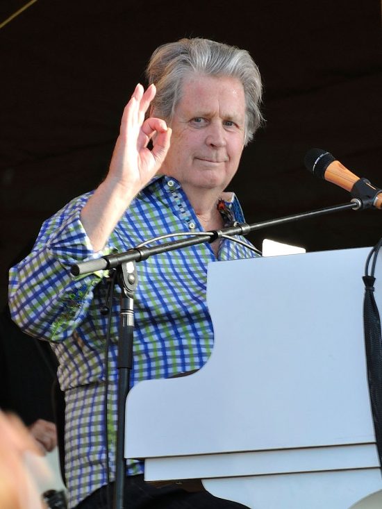 Brian Wilson během vystoupení The Beach Boys 50th Anniversary Reunion - New Orleans Jazz & Heritage Festival 2012 (Credit Photo: Takahiro Kyono from Tokyo, Japan / Wikimedia, Creative Commons Attribution 2.0)