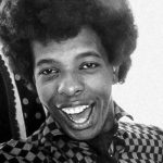 Funkový zpěvák, skladatel, muzikant a zpěvák Sly Stone,výřez z promo fotografie labelu Epic Records z roku 1968. (Credit Photo: Unknown author / Wikimedia, Creative Commons Public Domain)