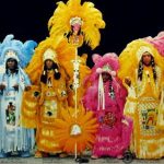 Neworleanský karnevalový indiánský kmen Wild Tchoupitoulas na zadní straně jejich eponymního alba z roku 1976