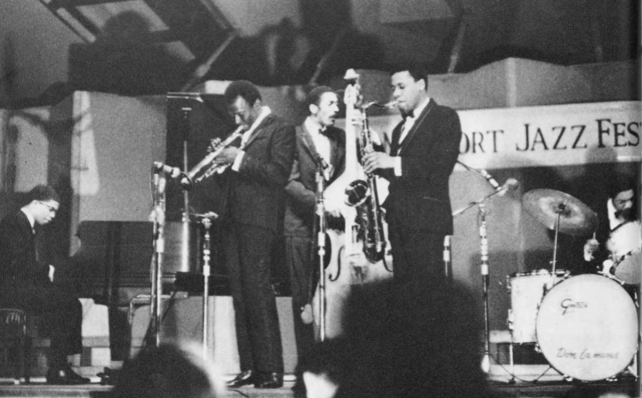 Druhý kvintet Milese Davise v roce 1967 - zleva: Herbie Hancock, Miles Davis, Ron Carter, Wayne Shorter and Tony Williams (Credit Photo: Swing Journal / Wikimedia, Public Domain)