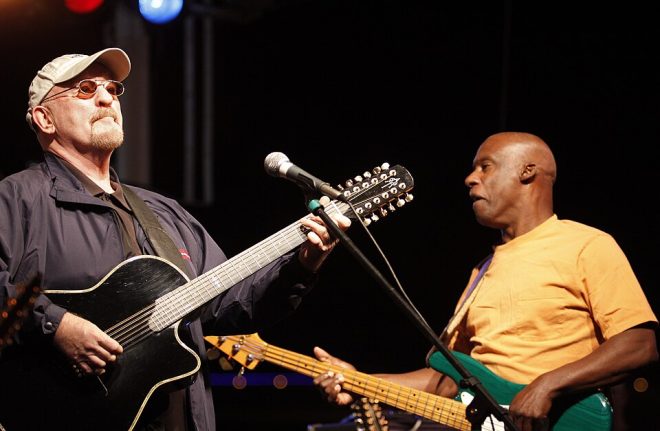 Anglický kytarista Dave Mason při vystoupení na Concert Live!, Jacksonville, 30. 11. 2008 (Credit photo: Craig ONeal, Wikimedia, Creative Commons Attribution 2.0 Generic)
