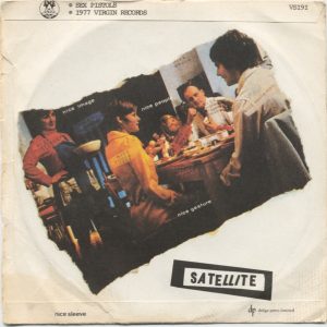 Zadní strana singlu Sex Pistols: Holidays in the Sun (1977, Virgin)