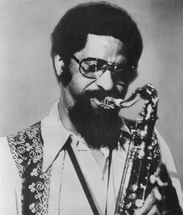 Promo fotografie tenorsaxofonisty Sonny Rollinse (Milestone Records), 1974 (Credit photo: Milestone Records - Worthpoint Archived, Wikimedia, Creative Commons Public Domain)