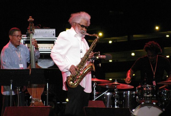 Sonny Rollins hraje na Detroit Jazz Festival (31. 8. 2012) (Credit photo: NYCultureBeat, Wikimedia, Creative Commons Attribution-Share Alike 4.0)