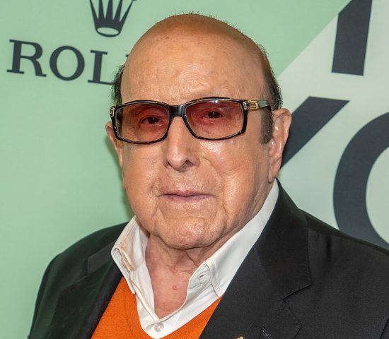 Clive Davis na 63. ročníku New York Film festivalu v Lincoln Center (2025). Promítal se fiilm Springsteen: Deliver Me from Nowhere (Credit photo: Bryan Berlin, Wikimedia, Creative Commons Attribution-Share Alike 4.0)