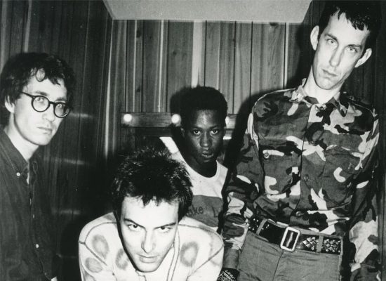 Dead Kennedys na propagační fotografii z let 1981–1983. Foto: Karen Filter; distribuce Faulty Products / Alternative Tentacles. Zdroj: Wikimedia Commons, public domain.
