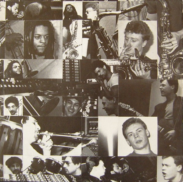 Portréty členů UB40 na vnitřní obálce alba Present Arms (1981, DEP International)