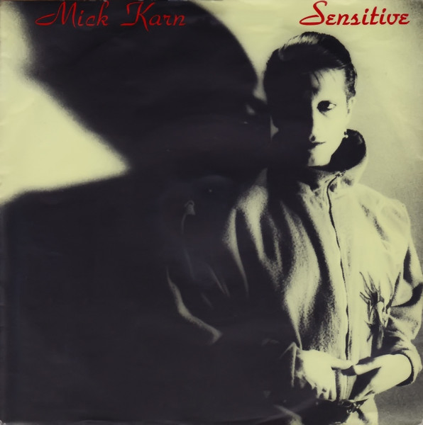 Mick Karn: Sensitive, Virgin, 1982. Reprodukce obalu singlu. Autor fotografie a grafické úpravy: Fin Costello
