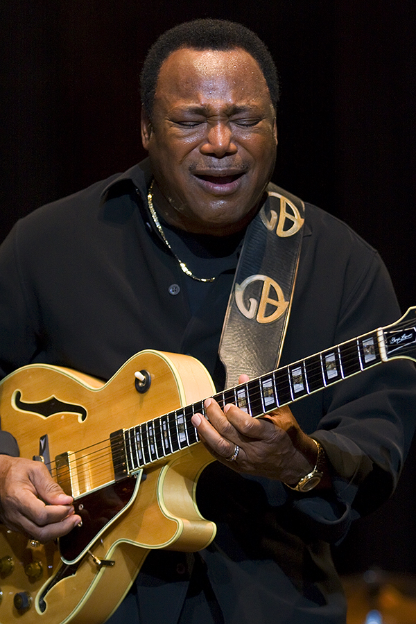 George Benson na Escenario Puerta del Ángel (Madrid), 6. 7. 2009 Kredit Foto: Raúl Ranz / Wikimedia Commons, CC BY 2.0