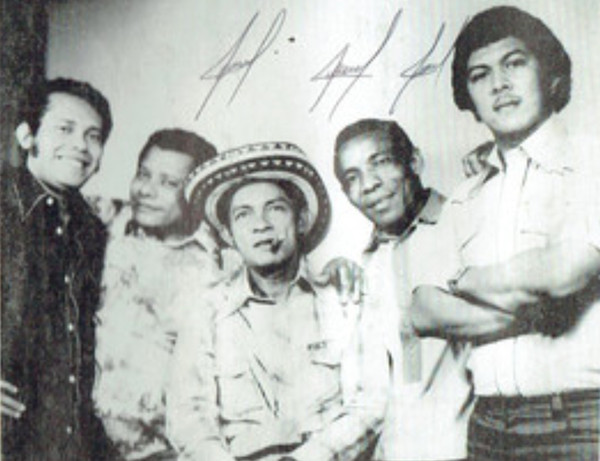 Zadní strana kompilace Andres Landero Y Su Conjunto: Así Se Goza...Con El Cumbiambero Mayor, Vol. 1 (1986, Discos Toka)